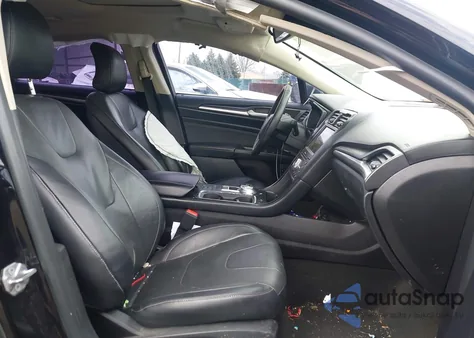 2019 Ford Fusion Hybrid Titanium z USA, uszkodzony, nr VIN 3FA6P0RU4KR202960